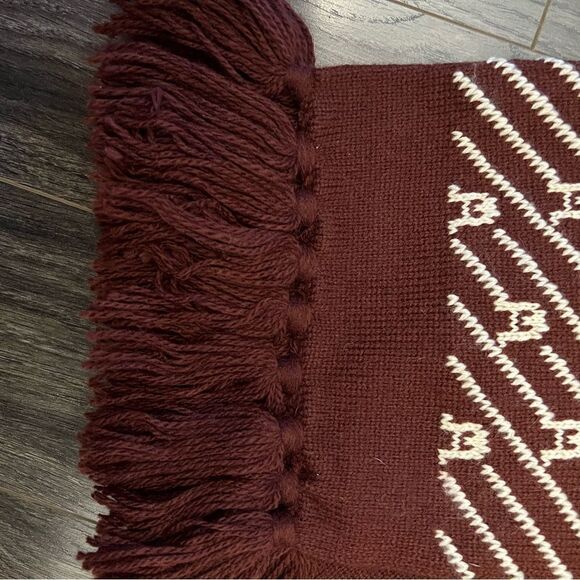 Vintage women’s Etienne Aigner tassels acrylic winter scarf. - Picture 5 of 7